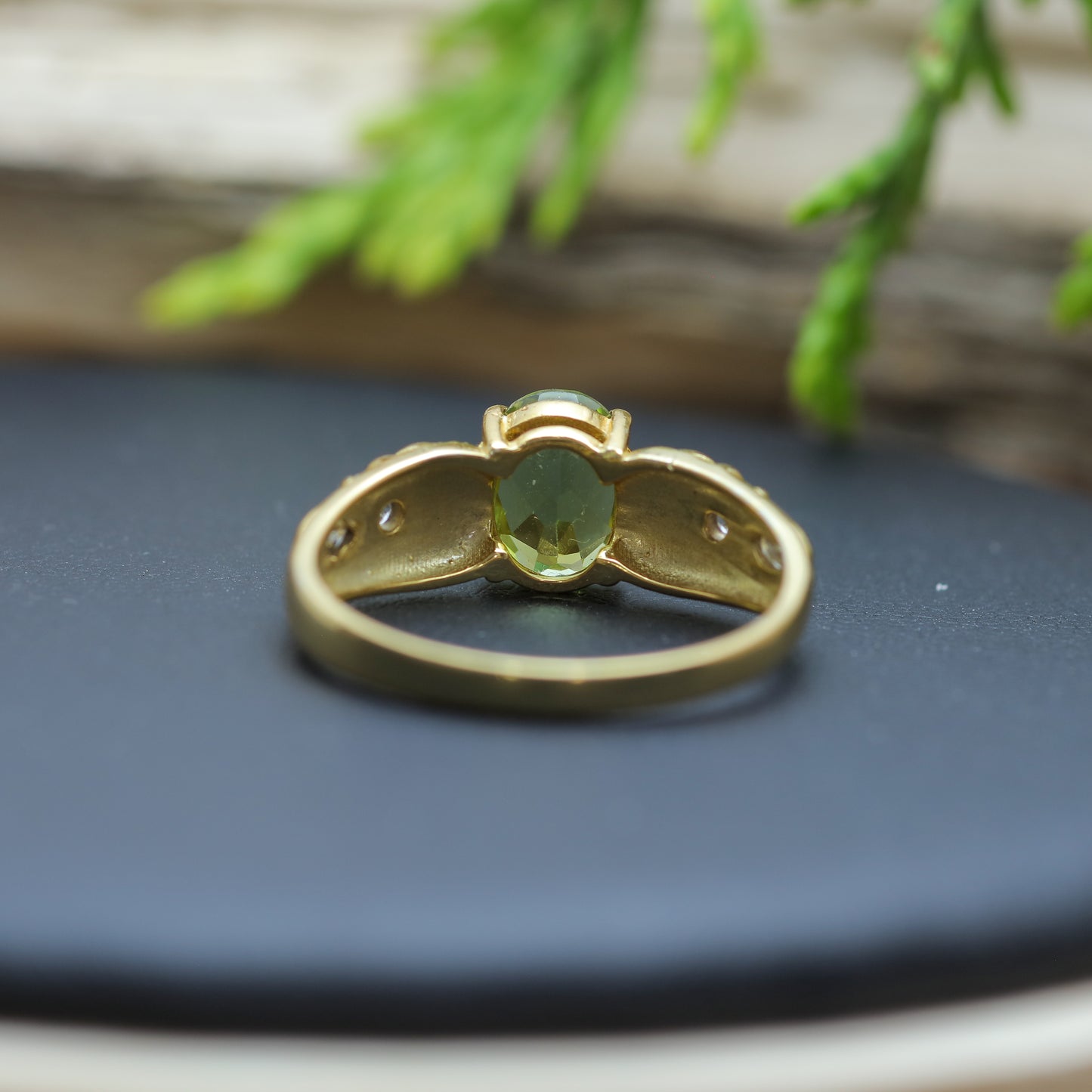 Classic Oval Peridot 925 sterling silver, Gold-Plated Ring.