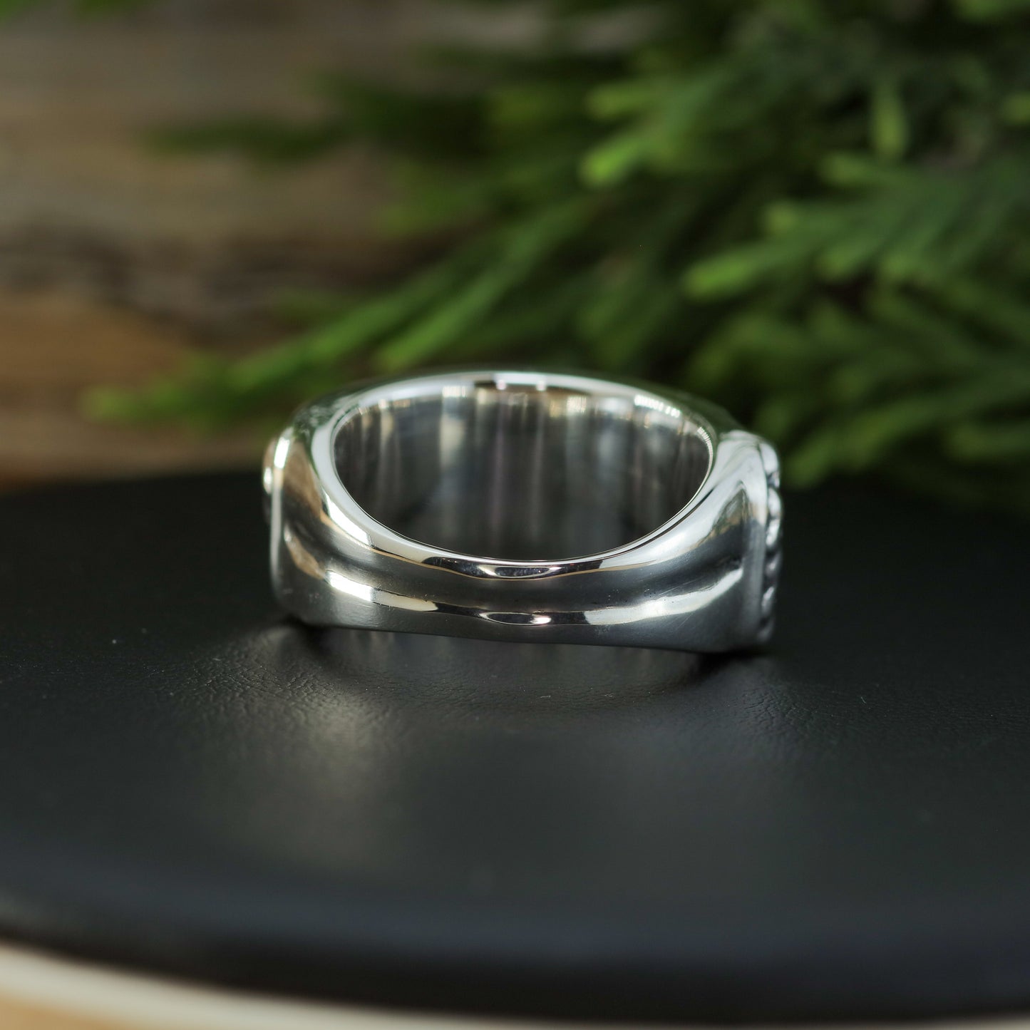 Skull Heavy Signet Ring in Sterling Silver (14.6g)