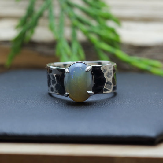 Hand-Cut 2.87 ct Lightning Ridge Crystal Opal Structured Ring