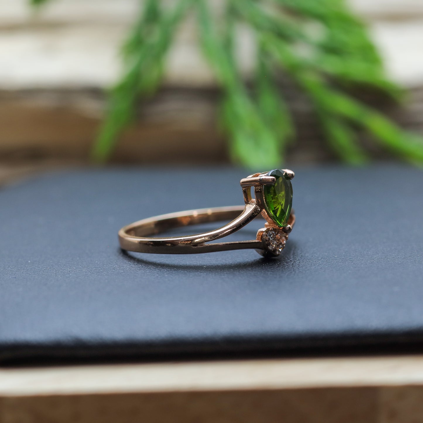 Pear Chrome Diopside Heart Split-Band Ring in Sterling Silver