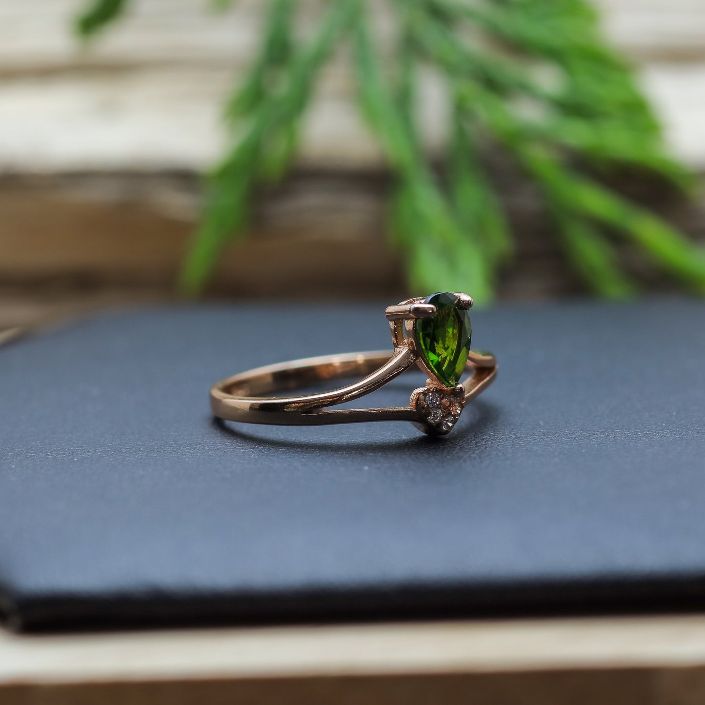 Pear Chrome Diopside Heart Split-Band Ring in Sterling Silver