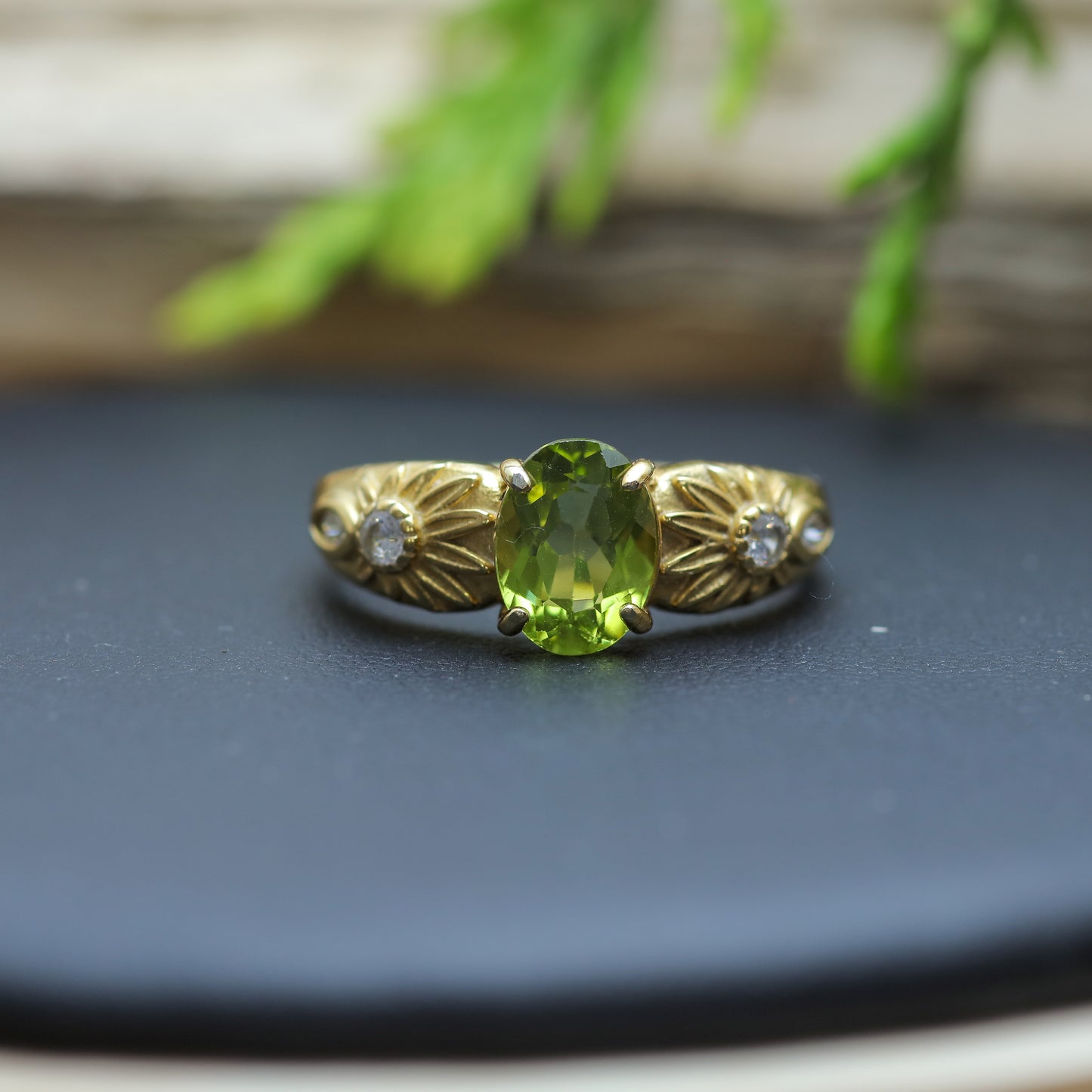 Classic Oval Peridot 925 sterling silver, Gold-Plated Ring.