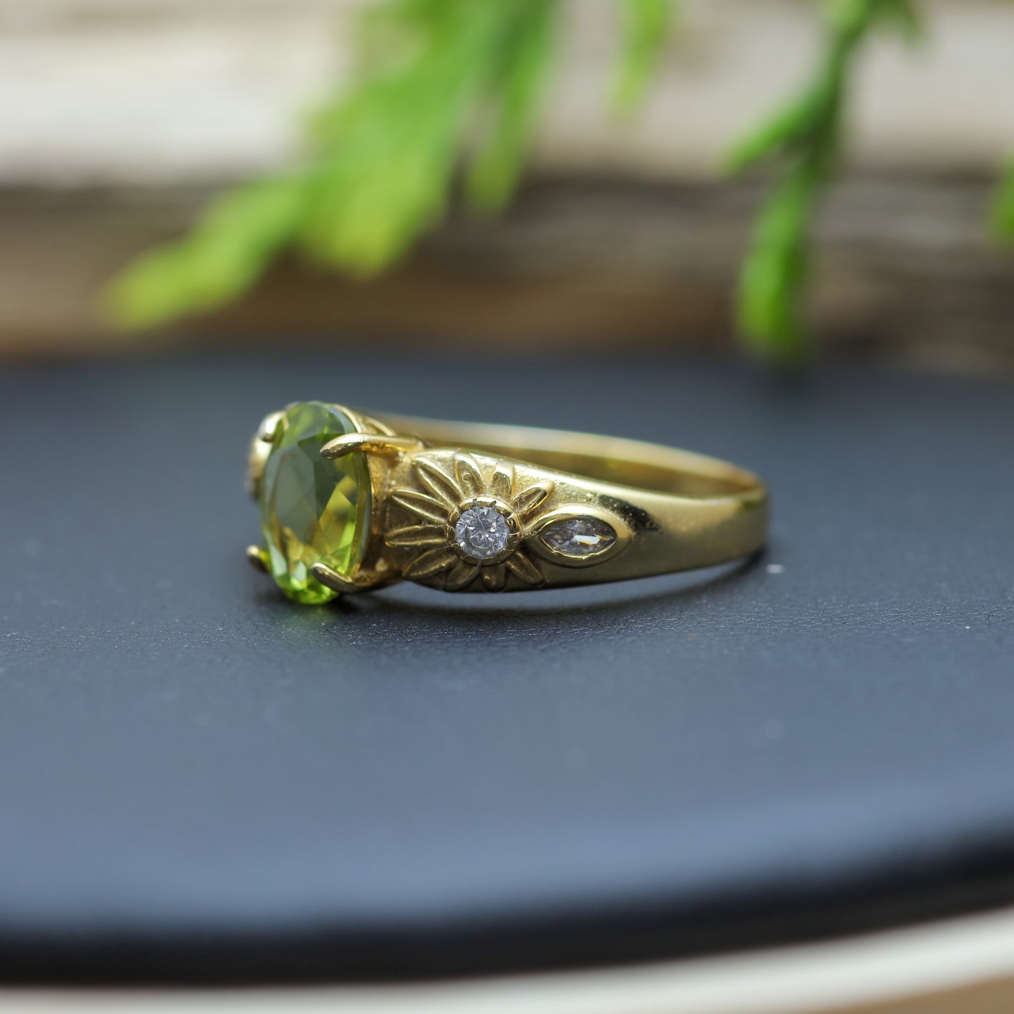 Classic Oval Peridot 925 sterling silver, Gold-Plated Ring.