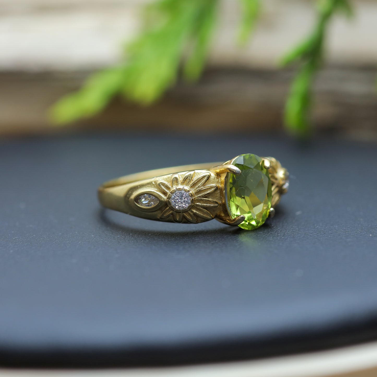Classic Oval Peridot 925 sterling silver, Gold-Plated Ring.