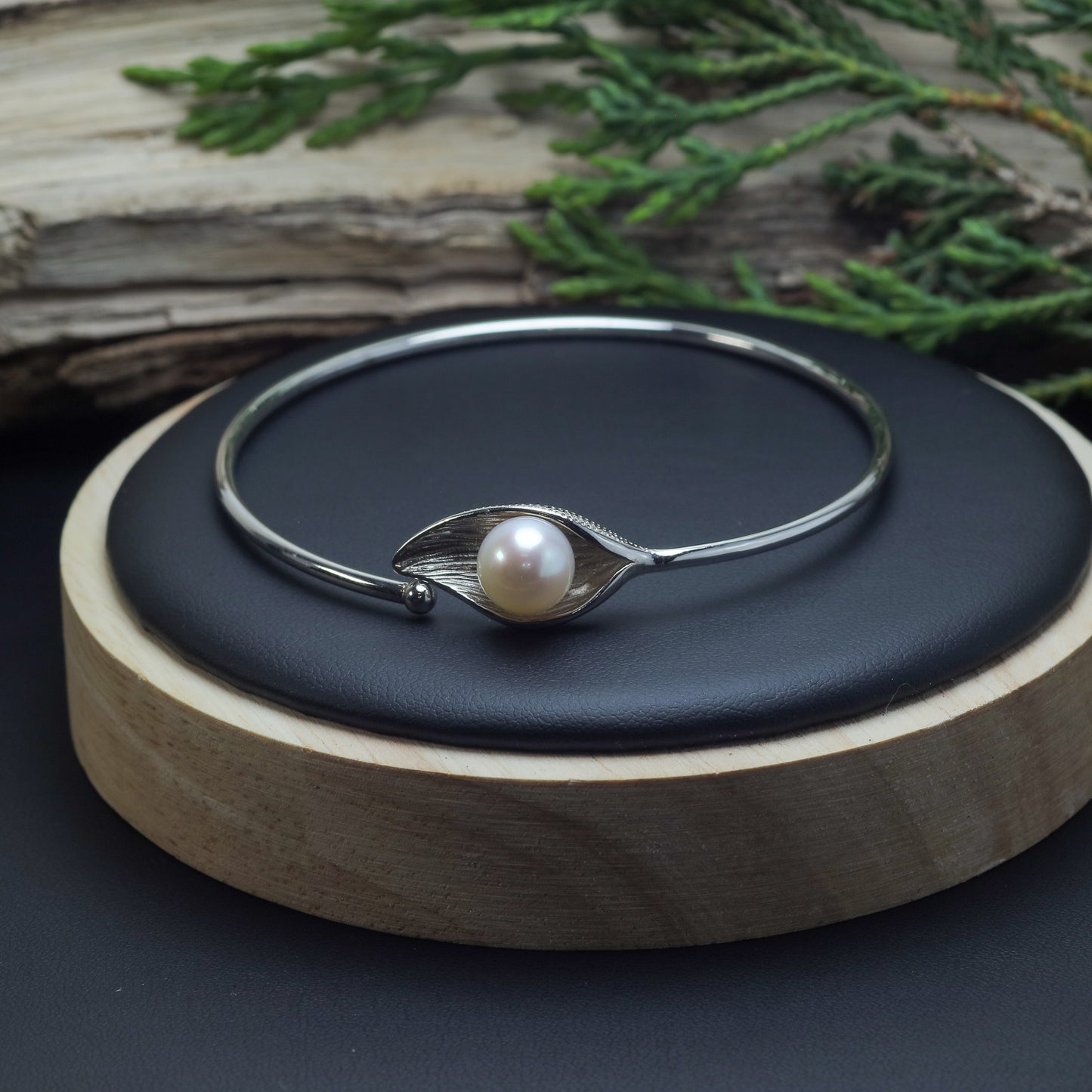 Natural Cultured Pearl Leaf Design Bangle