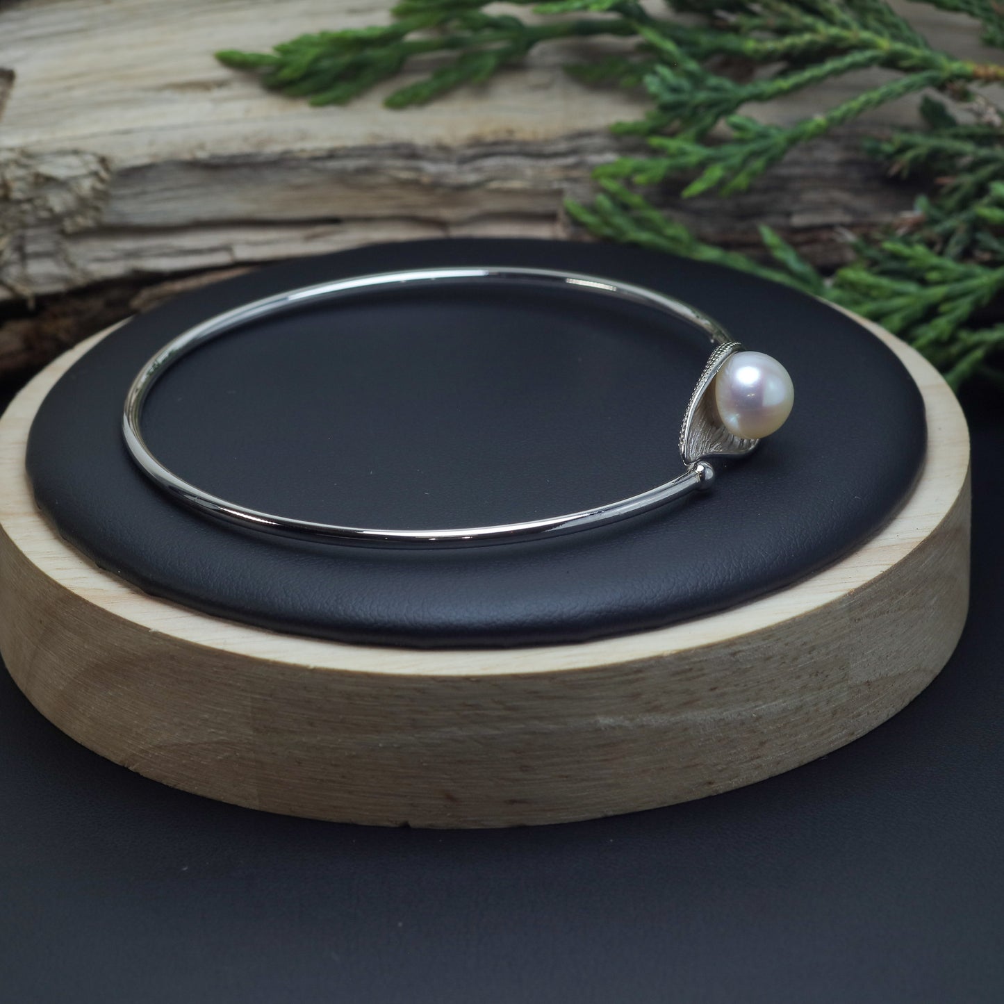 Natural Cultured Pearl Leaf Design Bangle