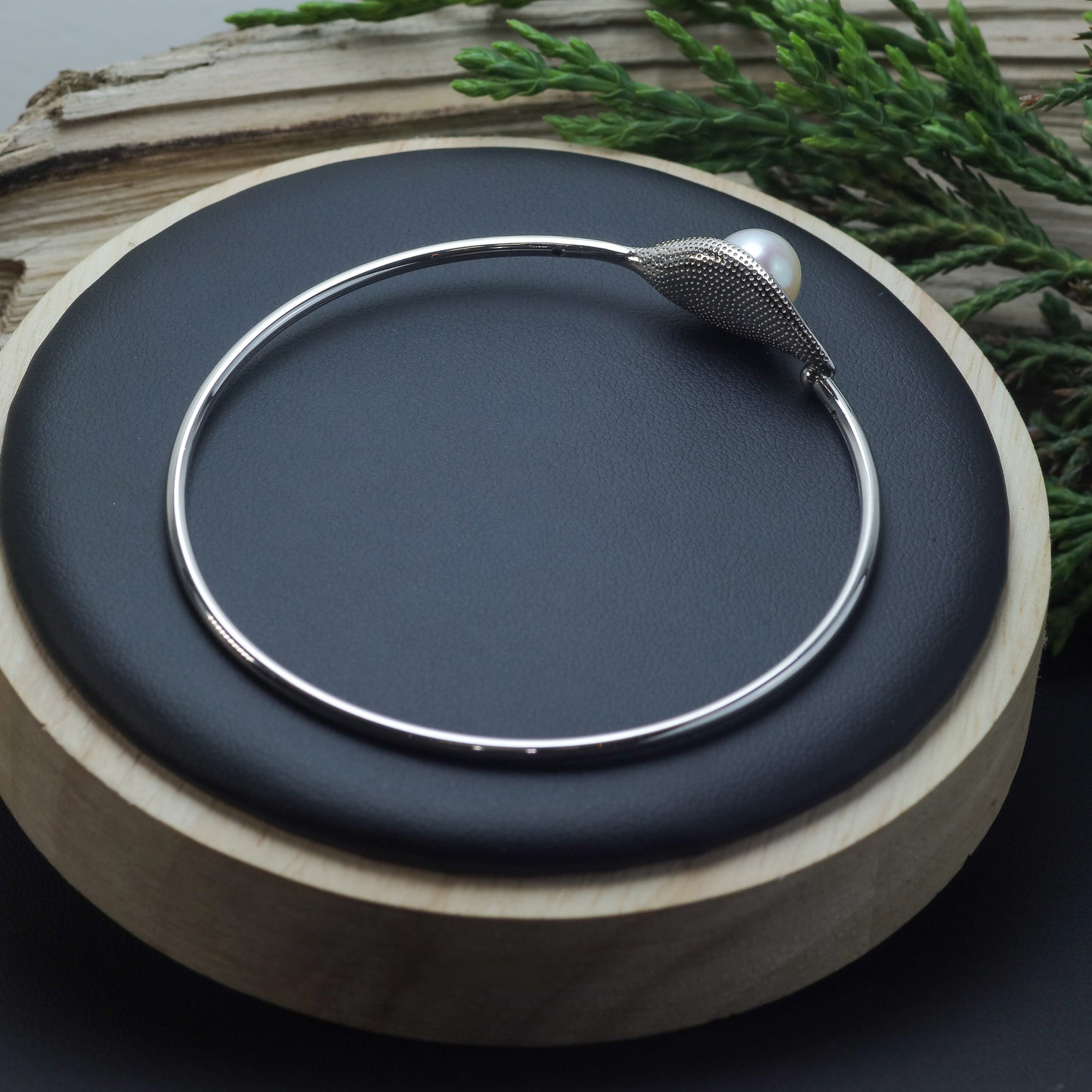 Natural Cultured Pearl Leaf Design Bangle