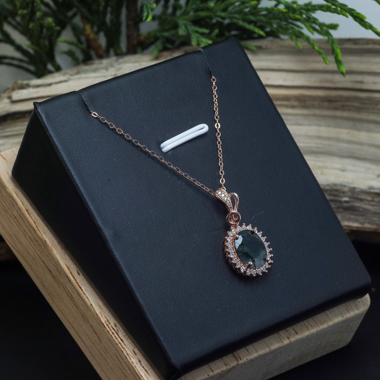 Natural Agate Halo Pendant Necklace (Rose Gold Plated)