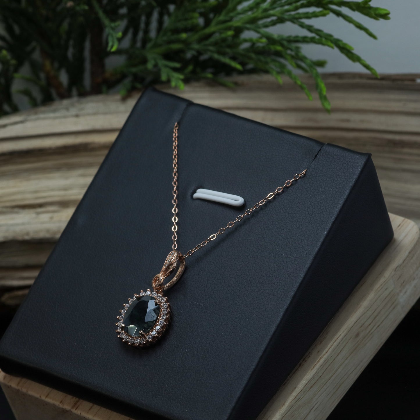 Natural Agate Halo Pendant Necklace (Rose Gold Plated)