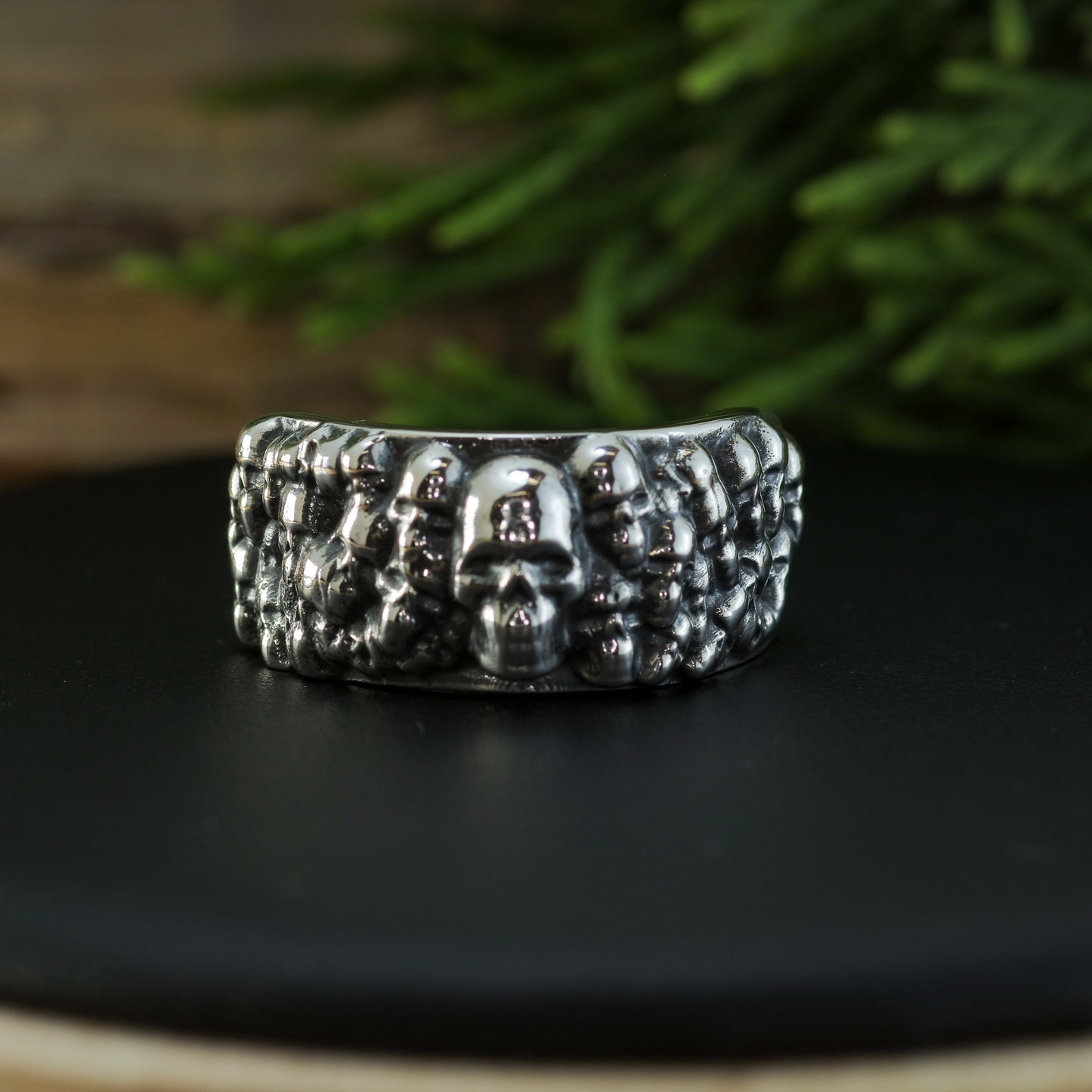 Skull Heavy Signet Ring in Sterling Silver (14.6g)