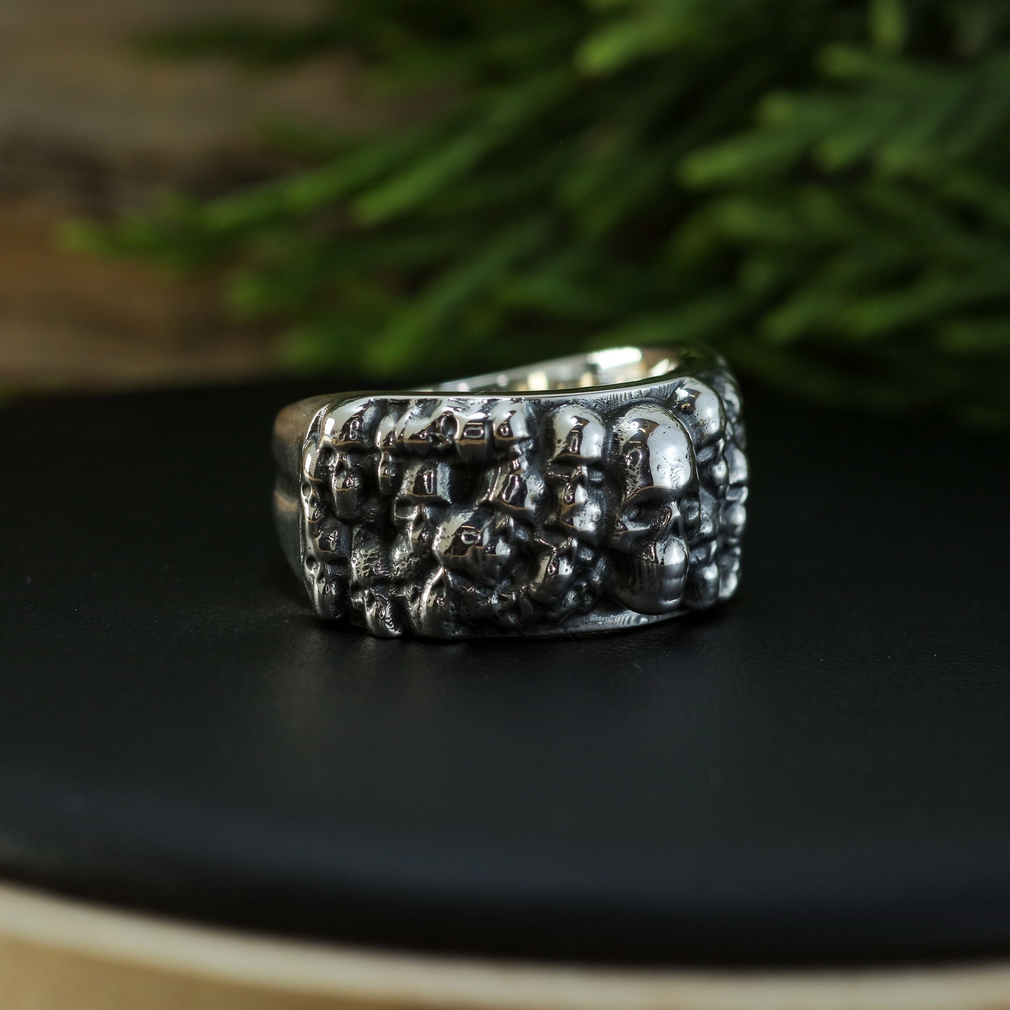 Skull Heavy Signet Ring in Sterling Silver (14.6g)