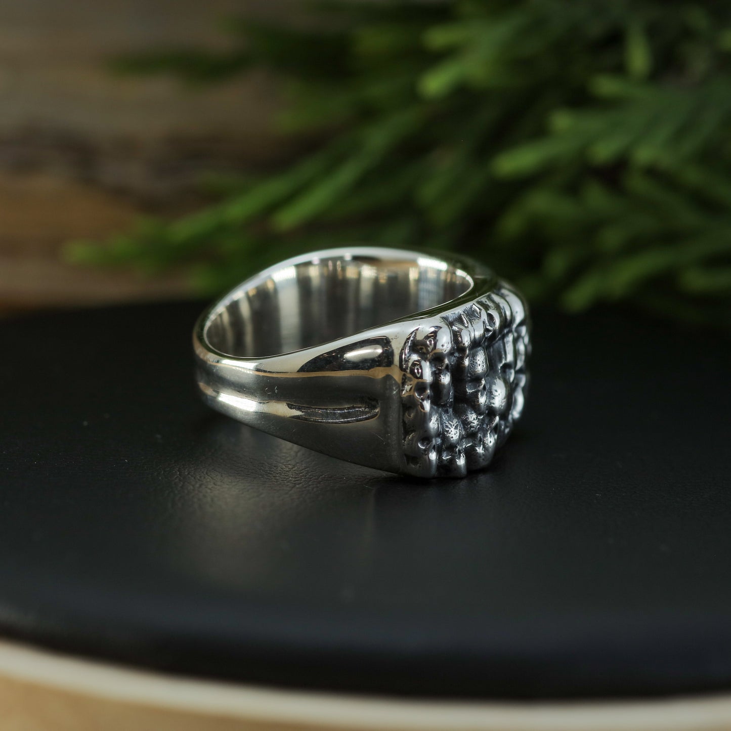 Skull Heavy Signet Ring in Sterling Silver (14.6g)