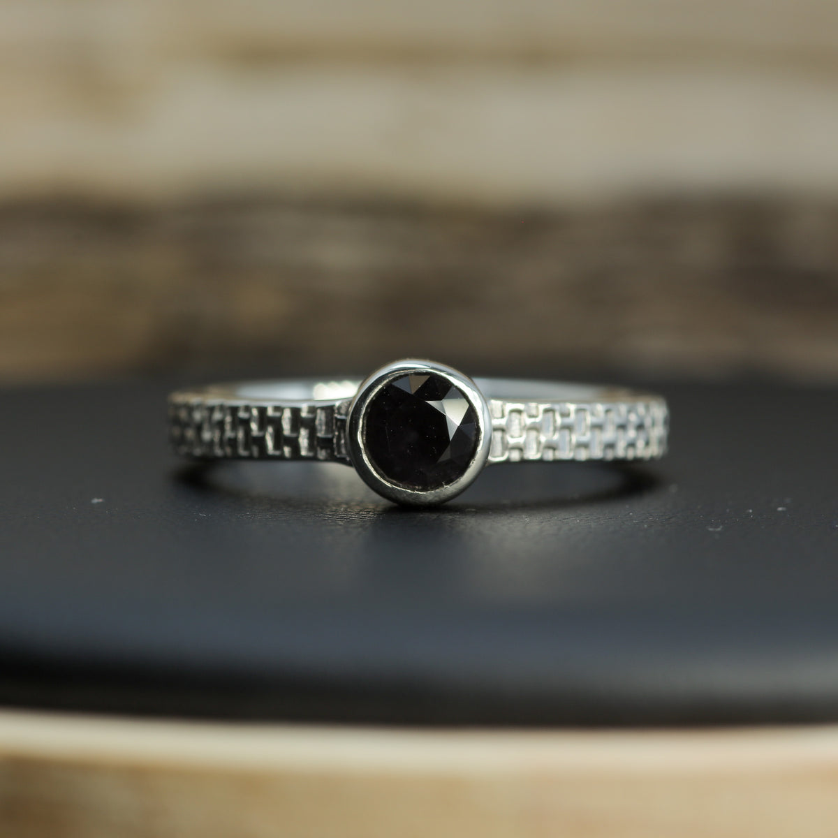 Certified Natural Violetish Purple Spinel Solitaire with Brick Patterned Band