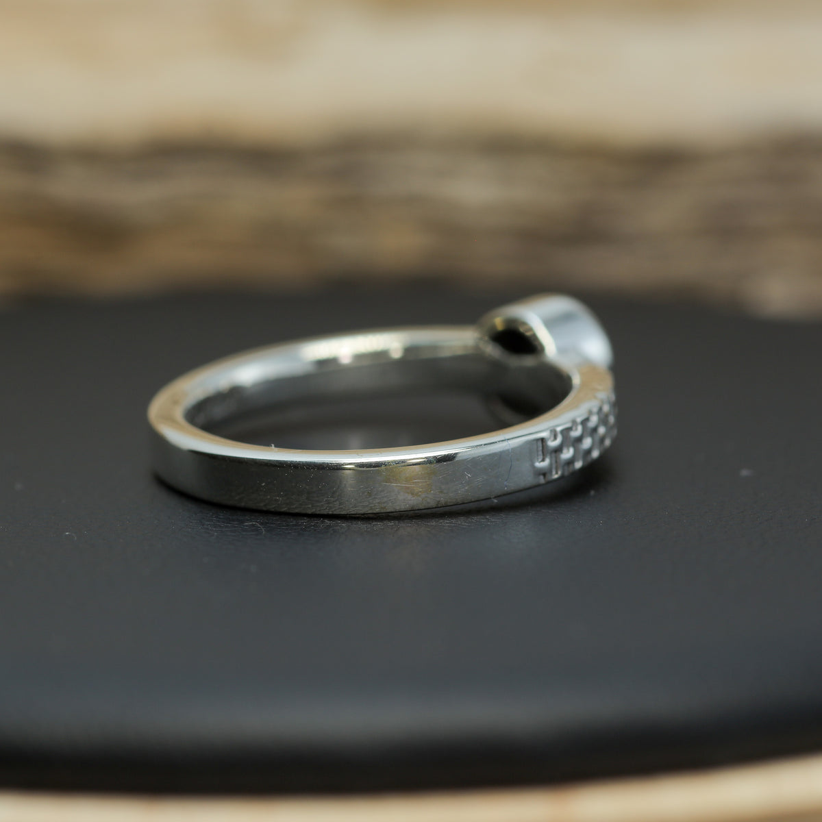 Certified Natural Violetish Purple Spinel Solitaire with Brick Patterned Band