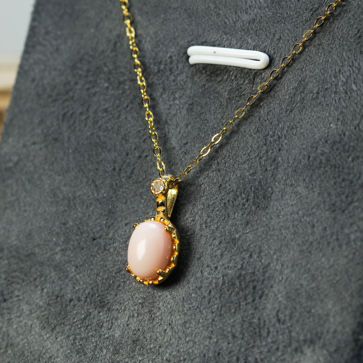 Oval Natural Pink Opal Solitaire Pendant Necklace in Gold-Plated 925 Silver